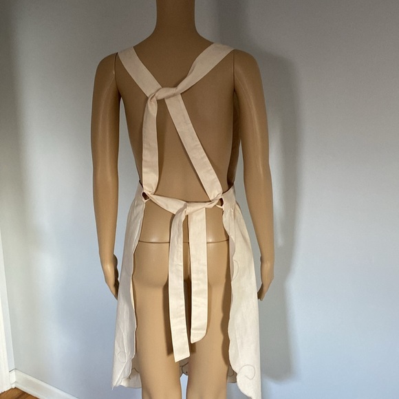 NWT one size Elegant cotton cream apron by the Sam Hedaya Company - Picture 5 of 9